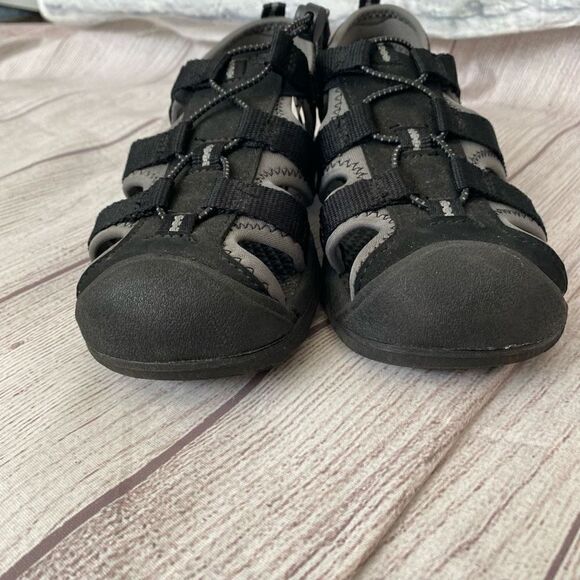 Rugged Outback sz 2 boys slip on water/outdoor shoes w/adjustable Cinch closure - Picture 4 of 9